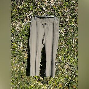 Lululemon On The Fly Pants Sage Green Cropped Size 8